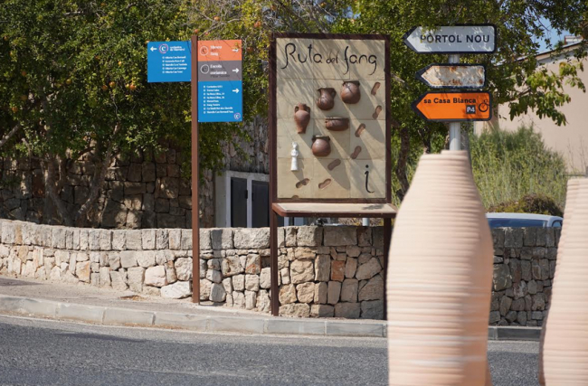 Marratxí refuerza la marca Cerámica de Marratxí con una nueva señalización para dar visibilidad a los artesanos del municipio