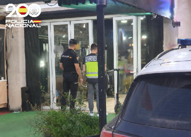 La Policía Nacional detiene a un hombre por  robar en diez habitaciones de clientes de un hotel