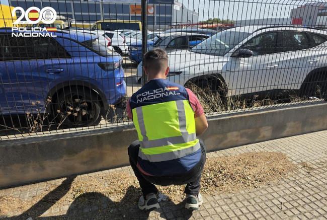 La Policía Nacional detiene a un hombre por robar vehículos de alquiler en campas  