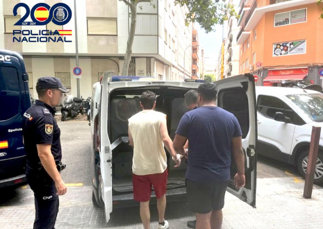 La Policía Nacional detiene a dos hombres por comercializar drogas en un punto de venta de Son Gotleu