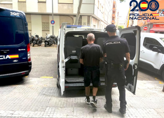 La Policía Nacional detiene a un varón  por cometer seis robos con fuerza en domicilios y garajes en el centro de Palma