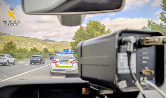 La Guardia Civil investiga al conductor de un vehículo de servicio público por circular 182 km/h en una vía limitada a 80 km/h en Ibiza