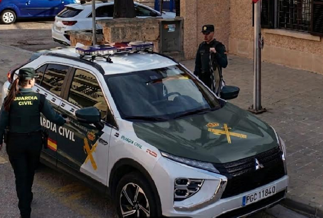 Detenidos dos hombres tras cometer un robo con fuerza cuando trataban de huir en un autobús