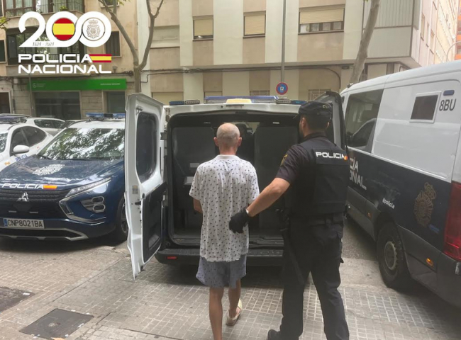 La Policía Nacional detiene a un hombre por cinco robos con fuerza en establecimientos