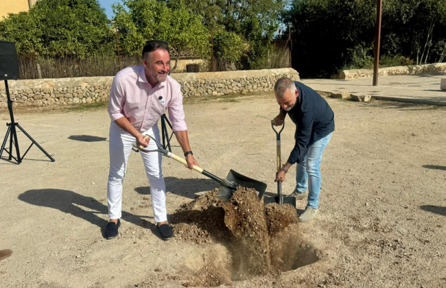 El Govern coloca la primera piedra de la nueva promoción de vivienda pública del IBAVI en Sencelles, destinada a jóvenes residentes