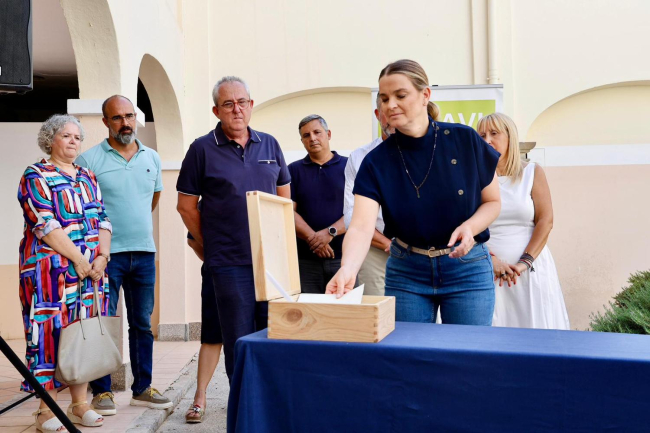 La presidenta Prohens pone la primera piedra de la nueva promoción de vivienda pública del IBAVI en el antiguo hospicio de Felanitx