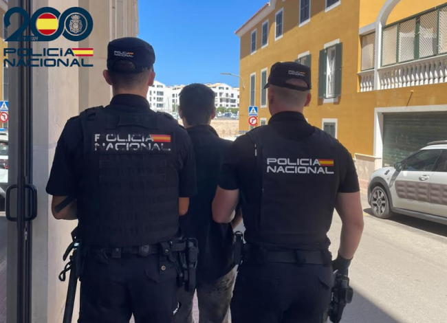La Policía Nacional detiene a un varón por vender sustancias estupefacientes a menores en Ciutadella de Menorca