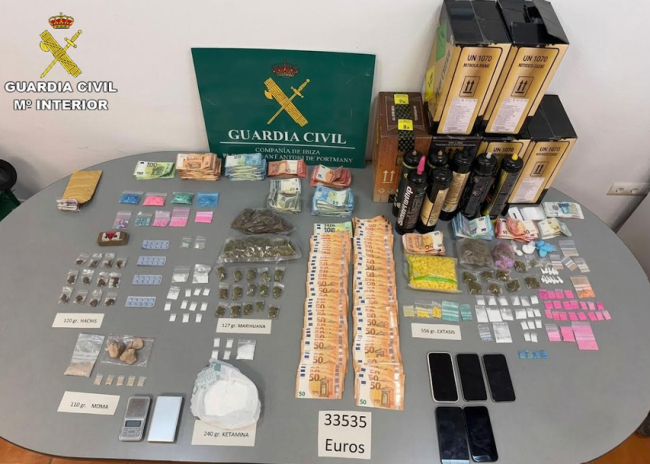 La Guardia Civil detiene a cuatro personas y desmantela un importante punto de distribución de droga en Sant Antoni