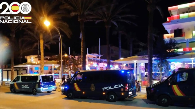 La Policía Nacional detiene a un  menor por sustraer efectos a turistas en la Playa de Palma