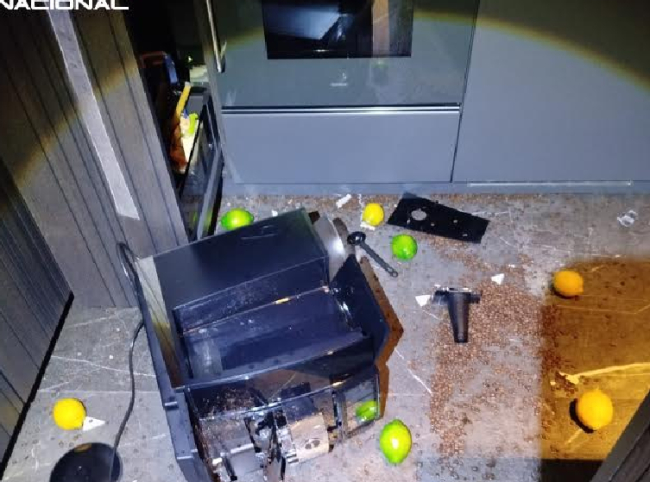 La Policía Nacional detiene a una mujer por ocasionar daños en la vivienda de su expareja