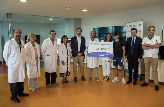 David Triay, el Cromas, dona 32.000 euros a Salud para impulsar la investigación en cáncer colorrectal