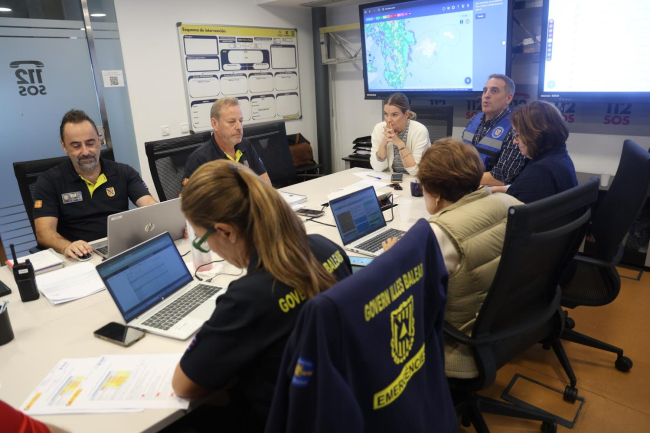 Emergencias mantiene la alerta roja por lluvias y tormentas en Ibiza y Formentera, eleva a naranja la alerta en Mallorca y activa el Plan INUNBAL en situación operativa 2 en las Pitiusas
