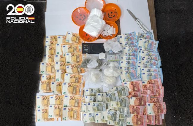 La Policía Nacional detiene a dos varones por venta de drogas en Son Banya