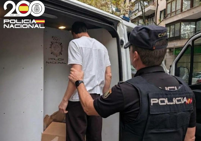 La Policía Nacional detiene a dos varones por agredir sexualmente a una mujer 