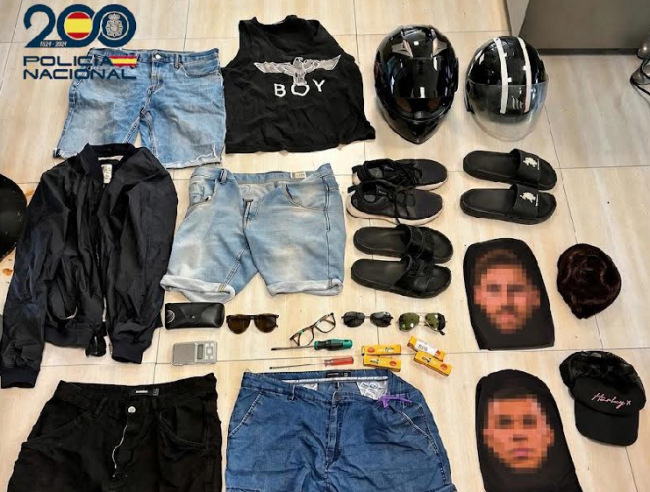 Un agente de la Policía Nacional que se encontraba fuera de servicio detiene a un varón que robó a una viandante en Ibiza