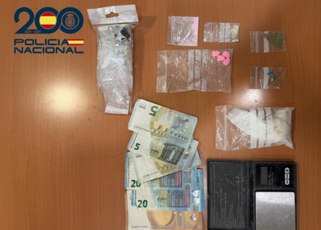 La Policía Nacional detiene a dos varones por un delito contra la salud pública e incautan diversas sustancias estupefacientes
