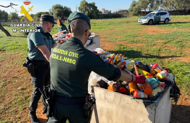 La Guardia Civil incauta gran cantidad de material pirotécnico marino